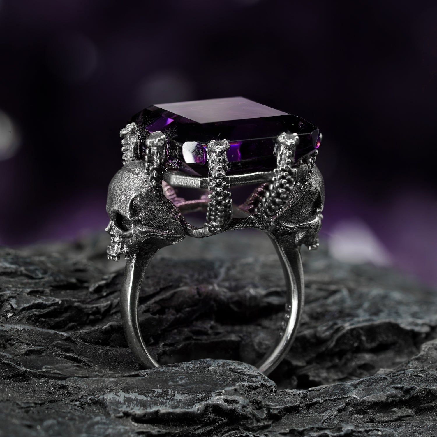Mausoleum Amethyst Skull Ring – Nox