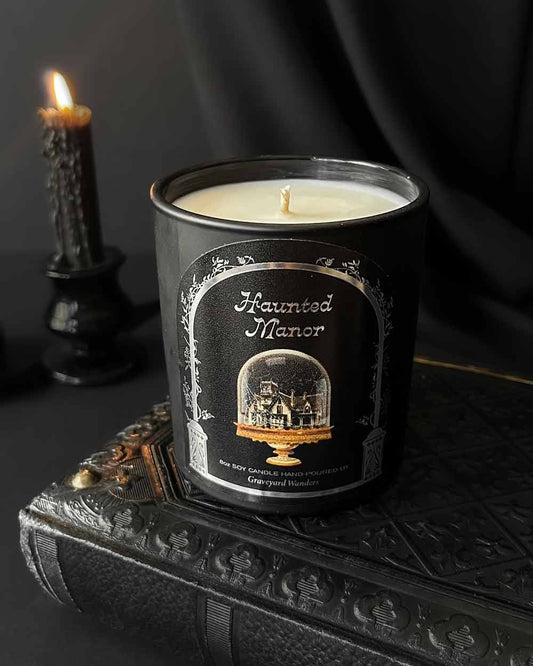Haunted Manor Candle (Soft woods & Vanilla)